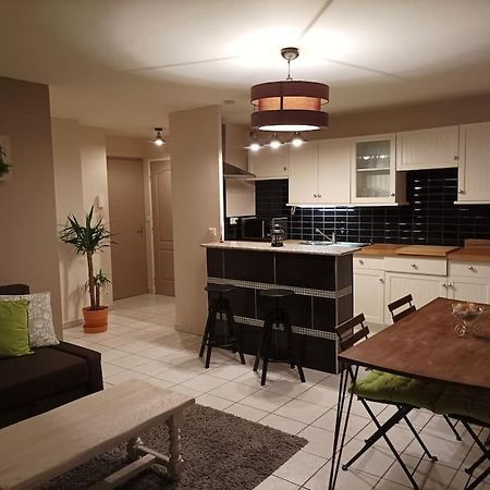 Ecully, Appartement Au Calme De 50M². Luaran gambar
