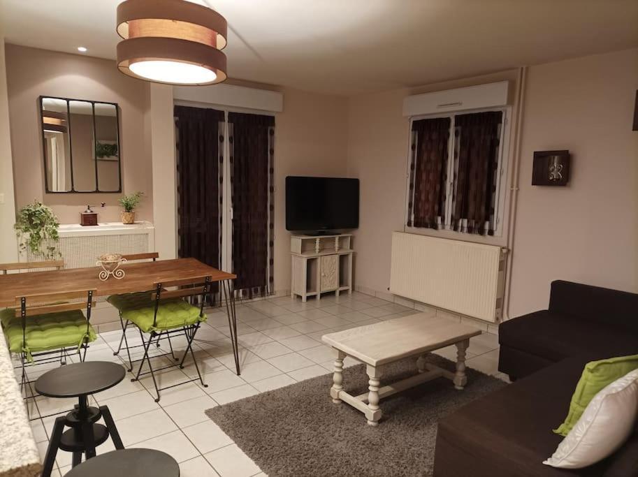 Ecully, Appartement Au Calme De 50M². Luaran gambar